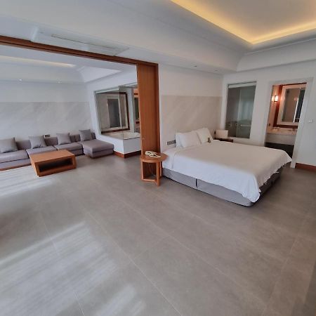 Pinegrove Hotel Gimhae Экстерьер фото
