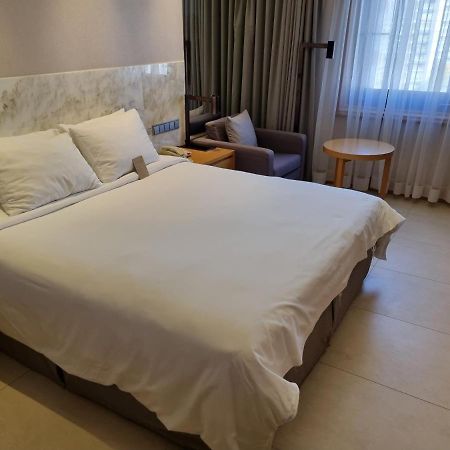 Pinegrove Hotel Gimhae Экстерьер фото