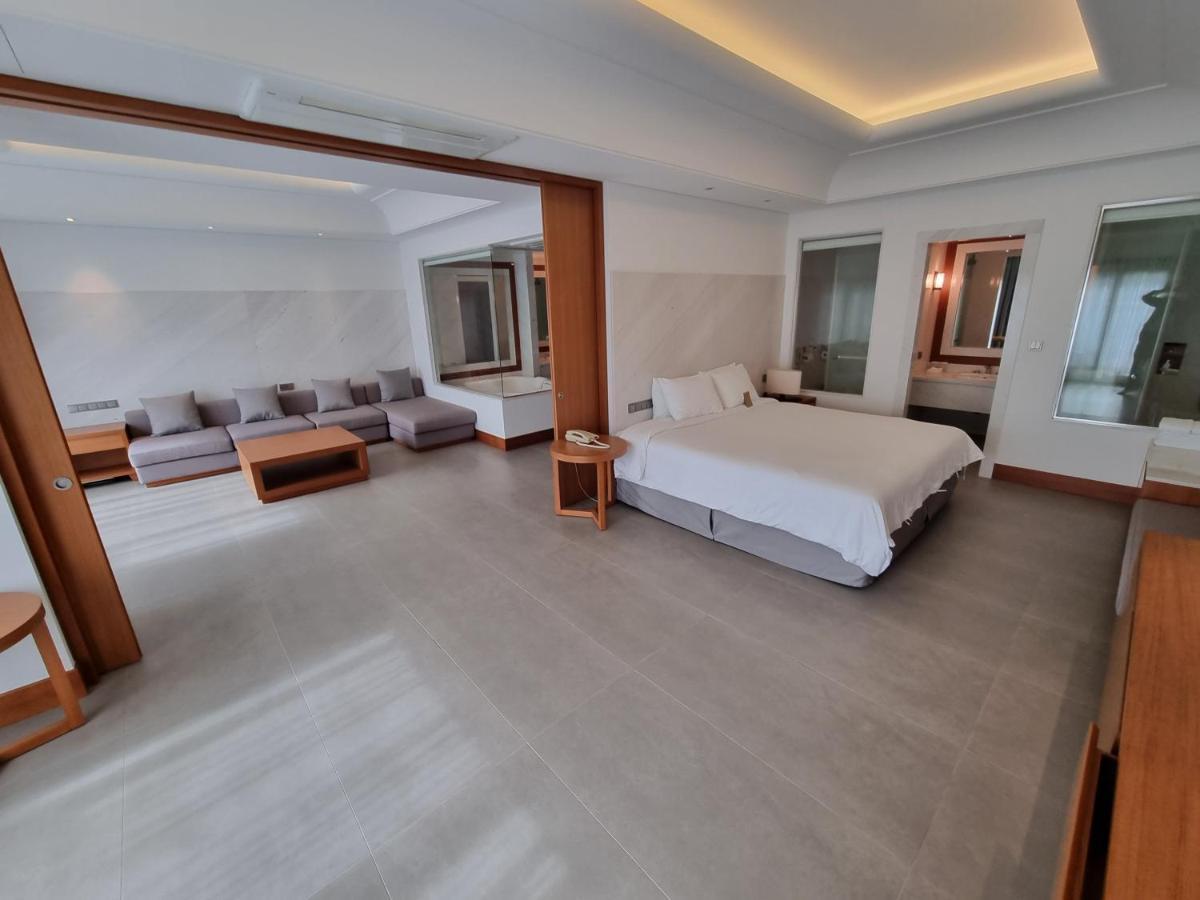 Pinegrove Hotel Gimhae Экстерьер фото