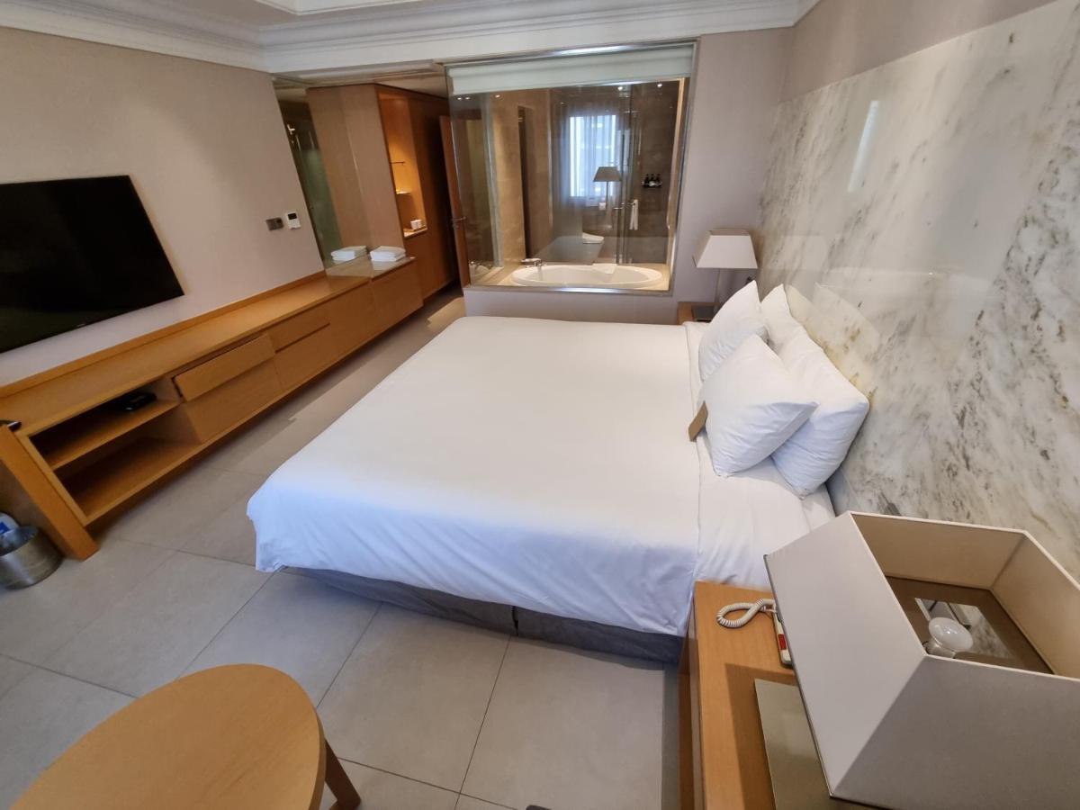 Pinegrove Hotel Gimhae Экстерьер фото