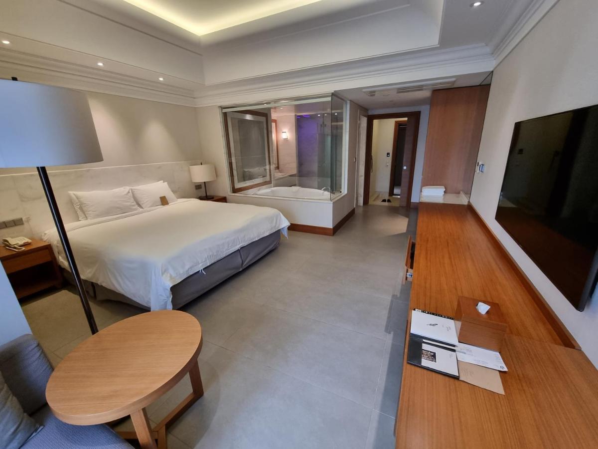 Pinegrove Hotel Gimhae Экстерьер фото