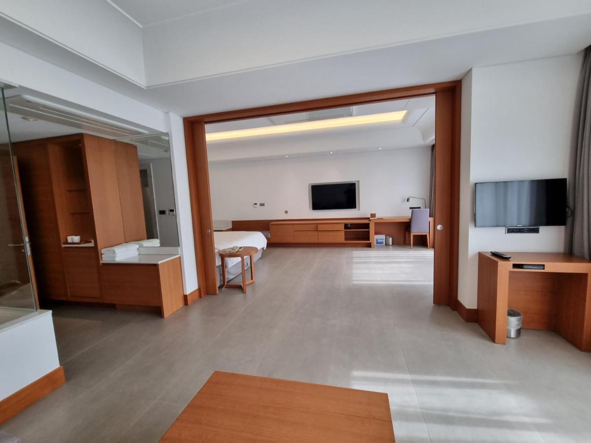 Pinegrove Hotel Gimhae Экстерьер фото