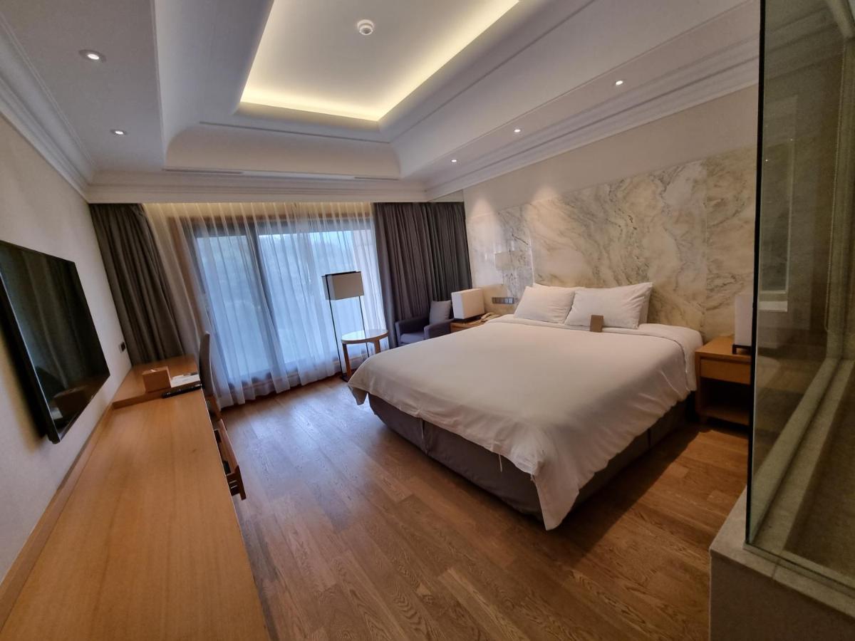 Pinegrove Hotel Gimhae Экстерьер фото