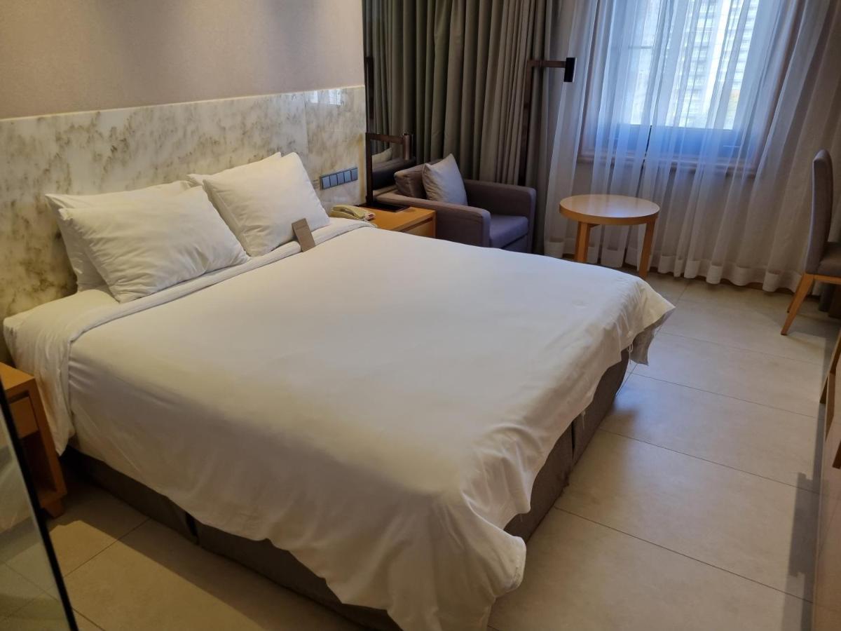 Pinegrove Hotel Gimhae Экстерьер фото